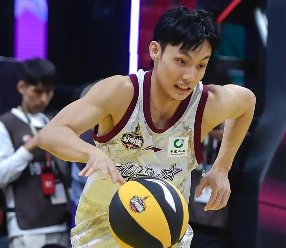 南宫28官网-包含CBA季后赛倒计时，广州队冲刺阶段防线松动，细节引发关注，质疑声仍在，团队化学反应显著的词条-南宫28官网